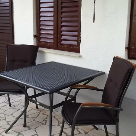 Dinko Apartment Cres